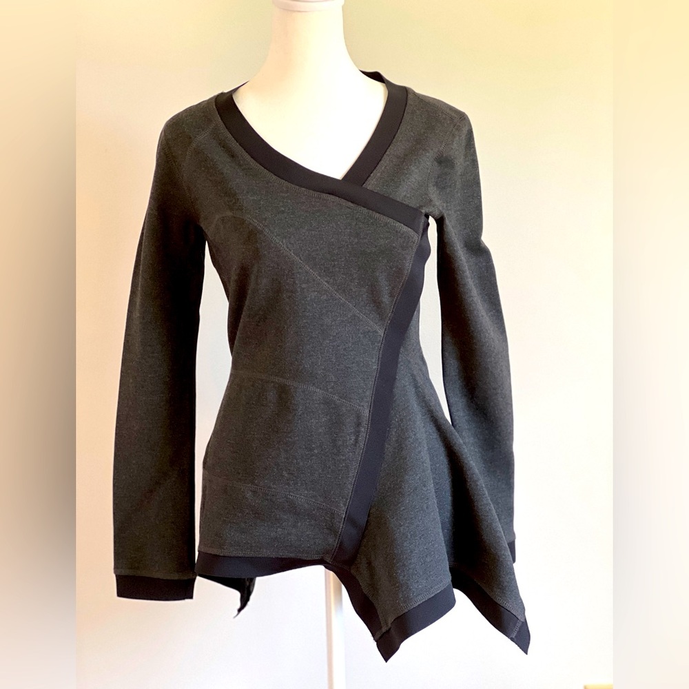 G.I.L.I. Asymmetrical Gray Black Top with Back Zipper Closure Size: 0